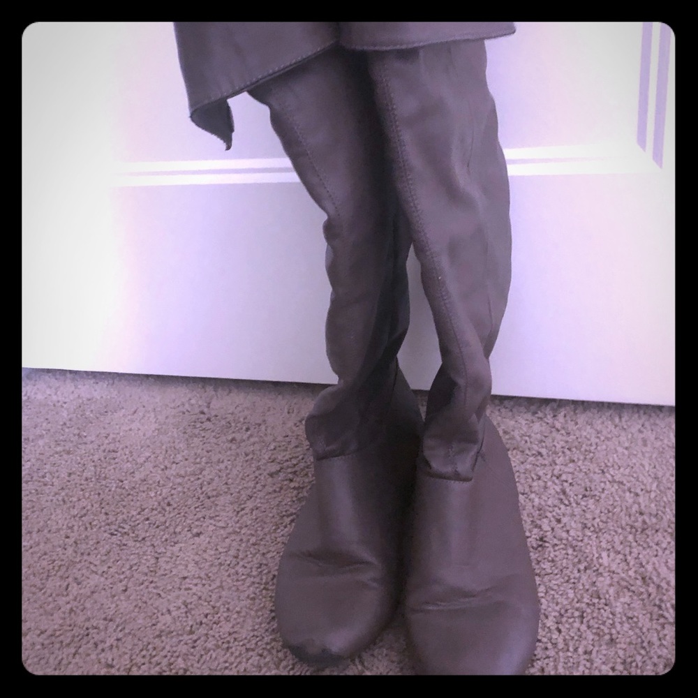 Grey boots